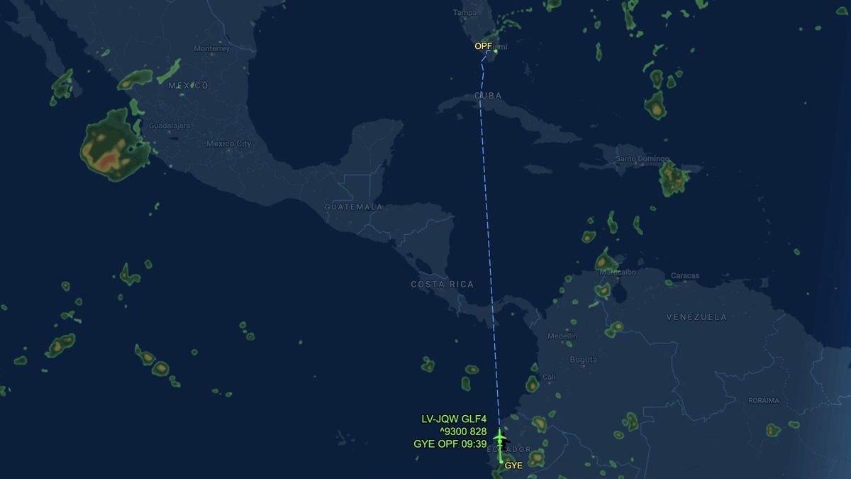 Qué se sabe de Flávio Bolsonaro, MINUTO A MINUTO: el vuelo privado desde Argentina, la escala en Ecuador y su destino