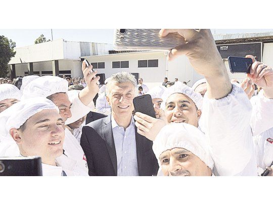 Dudas. Mauricio Macri insistió ayer desde Santa Fe en la necesidad de conseguir cuanto antes el tecno-voto. El Gobierno sabe que los tiempos están al límite y ya existe peligro de que esa reforma no pueda aplicarse en 2017.