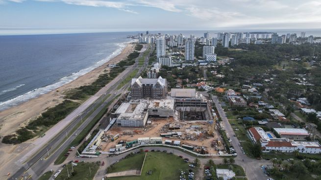 Cipriani Ocean Resort & Residences, en Playa Brava: el megaproyecto ya en obra combina hotel cinco estrellas, casino y torres residenciales de alta gama en una de las zonas más exclusivas de Punta del Este