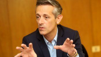 Diagnóstico. Norberto Mañas, presidente de ASOFAR, dice que por la crisis, si un médico receta tres remedios la gente elige y lleva sólo dos.