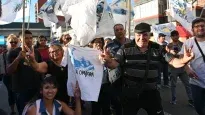 Seguidores en búnker de Unión por la Patria, en el barrio porteño de Chacarita.