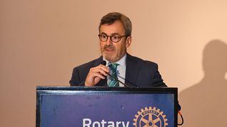 El presidente de la UIA, en su exposición en el Rotary Club.