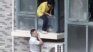 Spectacular rescue during a fire in China Spectacular rescue during a fire in China