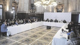 contundente. La abogada Jimena de la Torre expuso ayer en un plenario de comisiones en el Senado y pidió, con argumentos de sobra, volver a cero y escribir otra iniciativa.