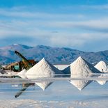 La industria del litio combina minería, química, ingeniería, logística, infraestructura, energía, ambiente y relación con comunidades locales. La industria del litio combina minería, química, ingeniería, logística, infraestructura, energía, ambiente y relación con comunidades locales.