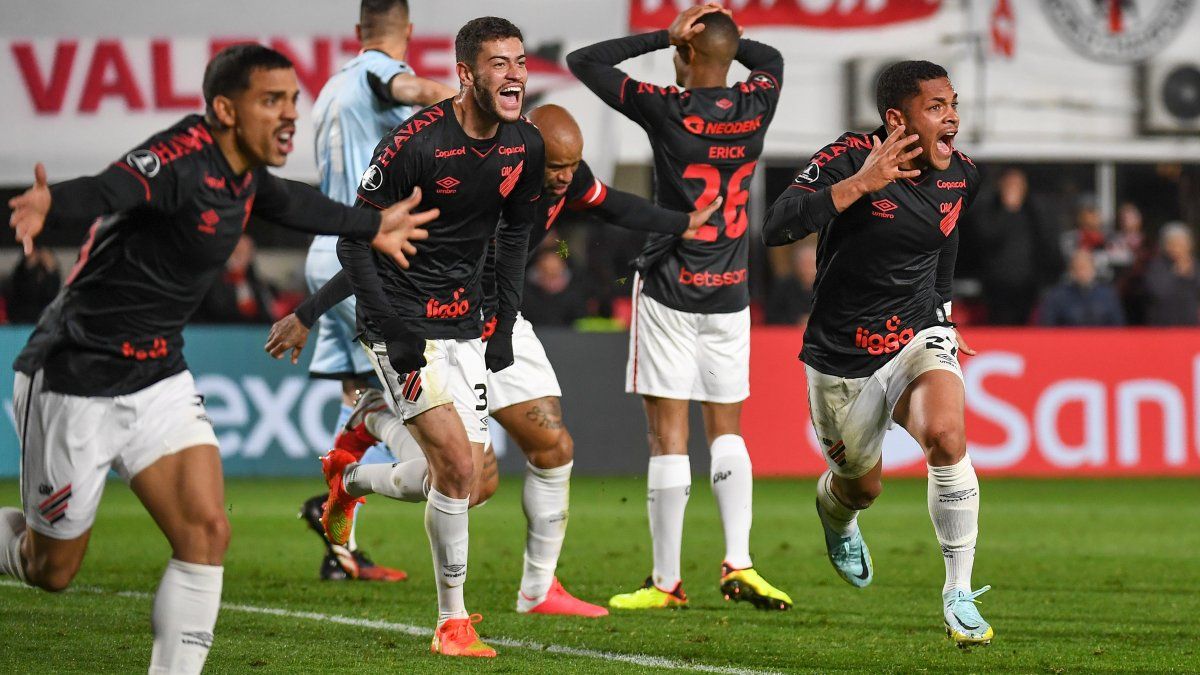 Hard elimination of Students in the Copa Libertadores