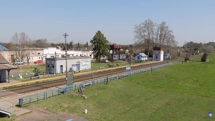 Preserva perfectamente su estación de tren y los alrededores son pintorescos, ideales para visitar y admirar.