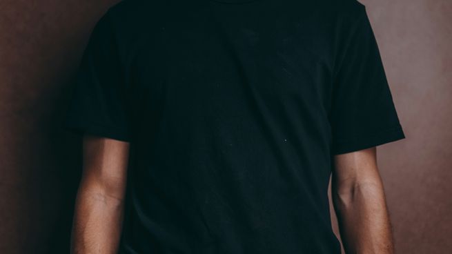 Existen trucos para lavar la ropa negra sin desteñirla.