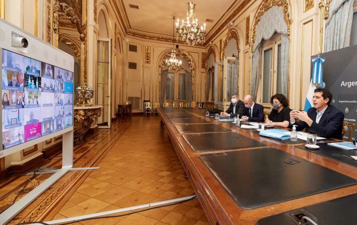De Pedro y Vizzotti encabezaron la cumbre con gobernadores desde Casa Rosada.