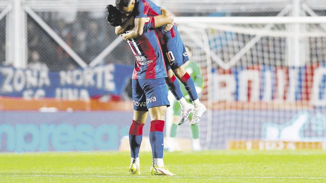 sabor a poco. Tuvo el empate entre San Lorenzo y Boca. Merentiel abrió la cuenta y Bareiro, quien festeja con Barrios, igualó. El resultado deja, por ahora, a ambos equipos fuera de la Copa Libertadores 2024 por tabla anual.