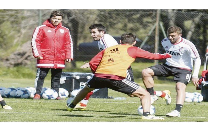 Rompecabezas. Ya sin Alario y con Moreira y Pinola en sus seleccionados, Gallardo tiene que rearmar el once de cara al choque ante Boca.