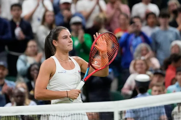 Emma Navarro, la tenista que genera millones de aplausos en la cancha y los traslada a su cuenta bancaria 