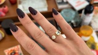 Así luce el anillo de compromiso de Lali Espósito, luego del anuncio de su casamiento con Pedro Rosemblat. Así luce el anillo de compromiso de Lali Espósito, luego del anuncio de su casamiento con Pedro Rosemblat.