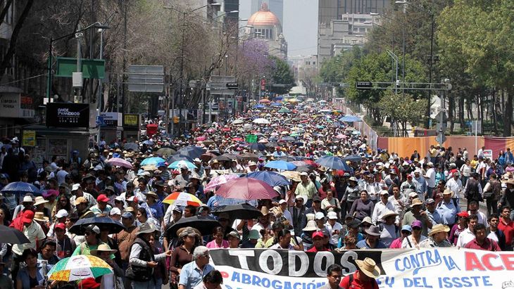Maestros en los estados de Morelos, Guerrero y México, inician un paro masivo en 1982. Maestros en los estados de Morelos, Guerrero y México, inician un paro masivo en 1982.