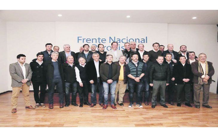 municipios. Intendentes PJ de Buenos Aires resolvieron ayer en La Plata buscar un freno en la Justicia para impedir que prospere decreto de Nación que elimina el Fondo Federal Solidario, clave para desarrollo de obras.