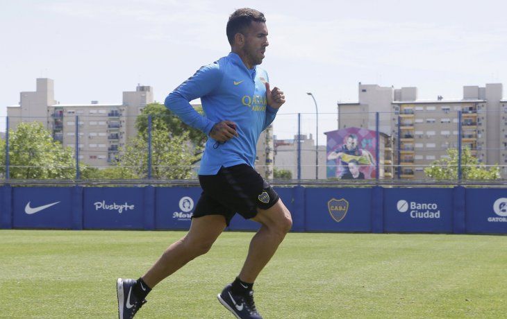 Riquelme dijo que quiere que Tevez se quede, y el Apache expresó que lo haría hasta de utilero.