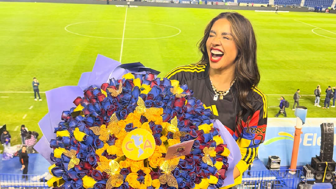 América despide a Nina Cervantes, encargada de poner Mi mayor anhelo en el Estadio Azteca.