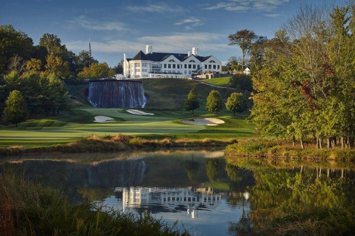 The Club has a spectacular clubhouse, state-of-the-art tennis facilities, a large swimming pool and first-class restaurants.