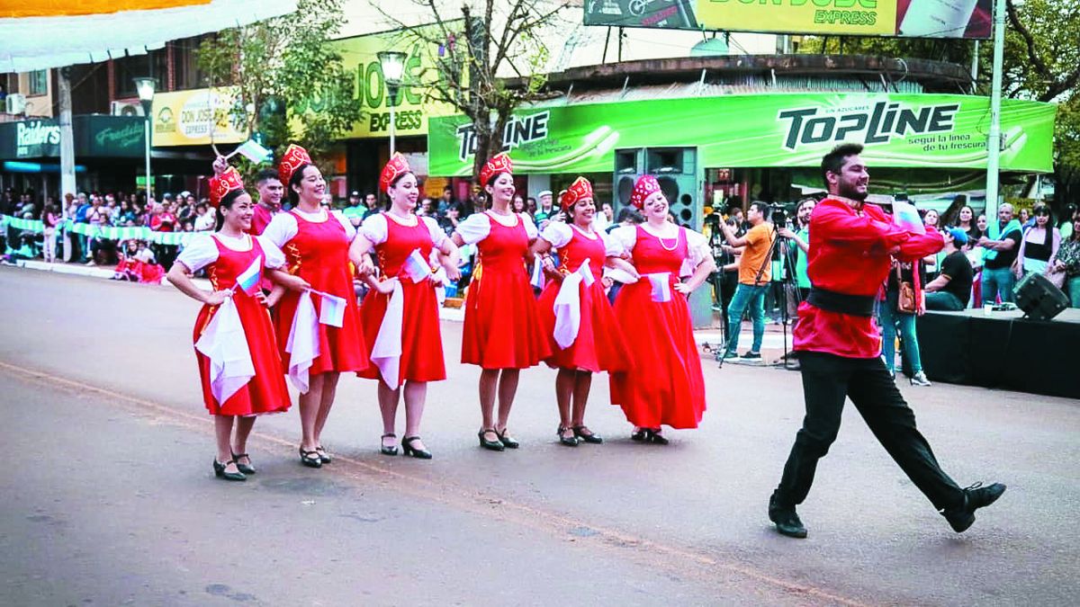 Eldorado: abrazo por la paz entre rusos y ucranianos
