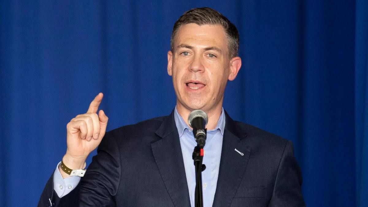 Twitter suspended the account of a legislator who treated a transgender official as a man Twitter suspended the account of a legislator who treated a transgender official as a man