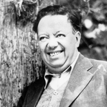 Muere a los 71 años, en la Ciudad de México, el destacado muralista mexicano Diego Rivera. Muere a los 71 años, en la Ciudad de México, el destacado muralista mexicano Diego Rivera.