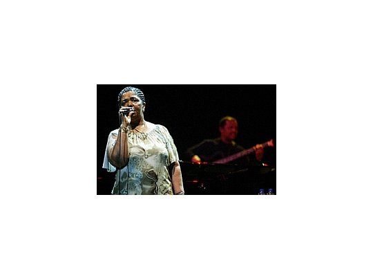 Adiós a la diva de los pies desnudosMurió Cesaria Evora