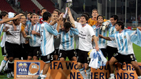 Su bien no disputó el Mundial Sub 20 en Países Bajos, fue parte del plantel que logró la clasificación.