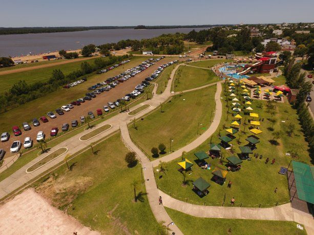 Las termas de Colón a pasos del río Uruguay, con alta ocupación los fines de semana y se espera gran concurrencia para el verano Las termas de Colón a pasos del río Uruguay, con alta ocupación los fines de semana y se espera gran concurrencia para el verano