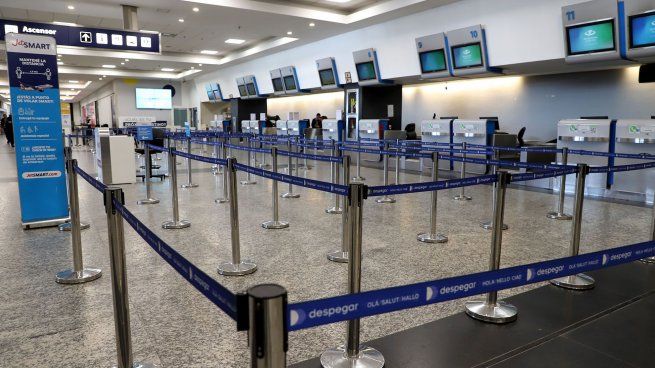 Paro de controladores aéreos convocado por ATEPSA afectará vuelos en todo el país durante cinco días de diciembre.