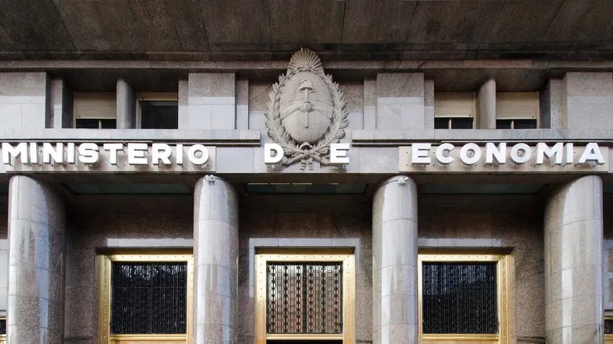 Dura prueba de Batakis ante el mercado: el miércoles hará su primera colocación de deuda en pesos