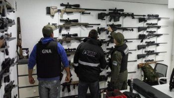 desbarataron una banda internacional e incautaron 935 armas destinadas al trafico