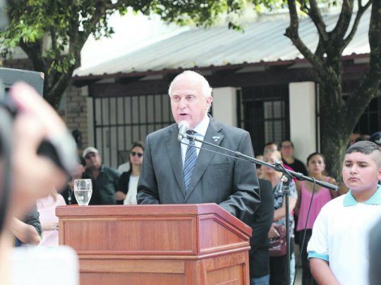 blanco. Tras el acto por el Día del Veterano de Guerra y Caídos en Malvinas, Lifschitz apuntó los dardos a la sindicalista Sonia Alesso.