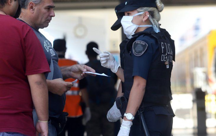 En el primer día del aislamiento obligatorio por coronavirus, comenzó el despliegue de controles y operativos de seguridad en la Ciudad para que se cumpla con lo dispuesto.