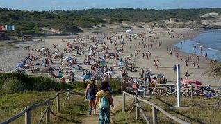 Uruguay vuelve a apostar al IVA cero para turistas no residentes durante la temporada de verano. Uruguay vuelve a apostar al IVA cero para turistas no residentes durante la temporada de verano.