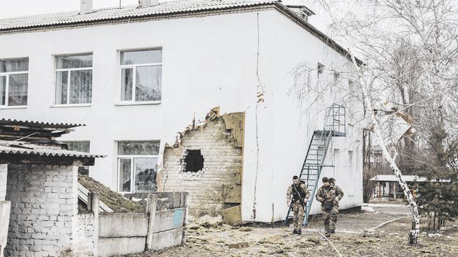 SUSTO. Un misil impactó en una guardería en Stanitsa Luganska, Ucrania. Afortunadamente no hubo víctimas. Las autoridades locales reportaron que al menos 32 misiles cayeron sobre la ciudad.