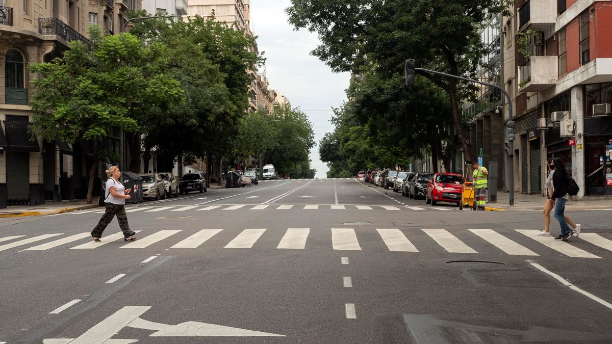 La avenida Belgrano se prepara para extender el contracarril en la zona