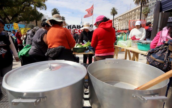 ámbito.com | Acampe Plaza de Mayo_fuchila 08.jpg