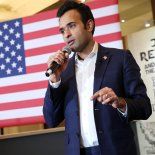 Fue candidato por el Partido Republicano y cedió en la interna con Trump al verse sin posibilidades. Fue candidato por el Partido Republicano y cedió en la interna con Trump al verse sin posibilidades.