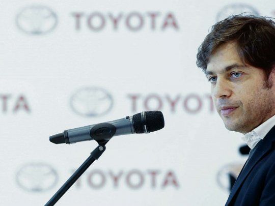 Discurso. El actual gobernador Axel Kicillof, ayer en la planta de Toyota.
