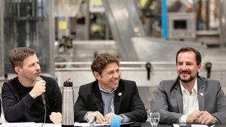 Augusto Costa, Axel Kicillof y Ariel Sujarchuk, durante el lanzamiento del nuevo organismo. Augusto Costa, Axel Kicillof y Ariel Sujarchuk, durante el lanzamiento del nuevo organismo.