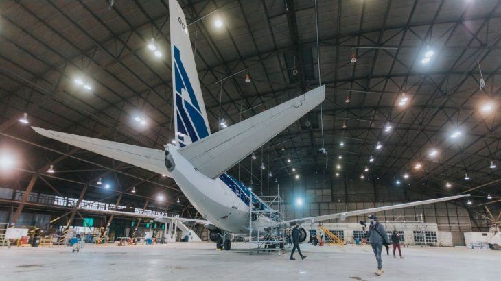 El avión, un&nbsp;Boeing 737 NG,&nbsp;&nbsp;fue pintado en los talleres de la&nbsp;Fabrica Argentina de&nbsp;Aviones&nbsp;(FADEA)&nbsp;que se encuentran en la provincia de Córdoba