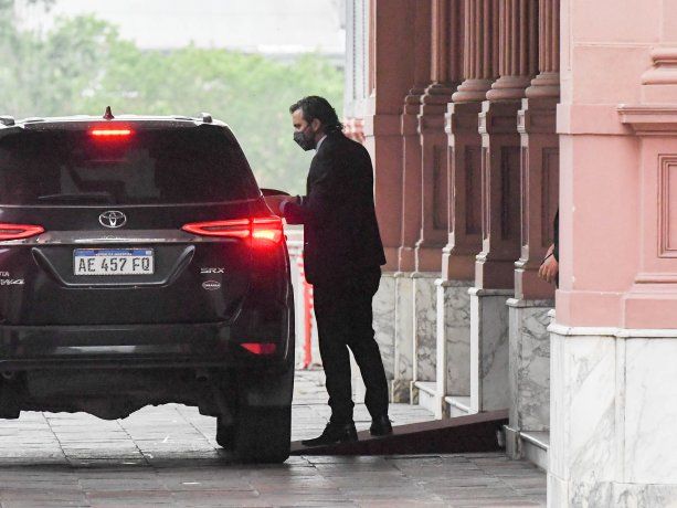El Canciller Santiago Cafiero arribando a Casa Rosada.