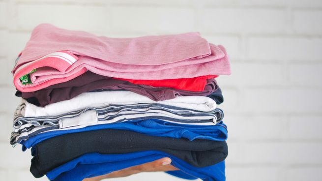 Un usuario de TikTok compartió un truco para eliminar las pelusas de la ropa