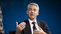 En este momento, con la inflación enfriándose de manera significativa, el costo real del dinero es muy alto. Así que creo que van a tener que moverse temprano, dijo Ackman.