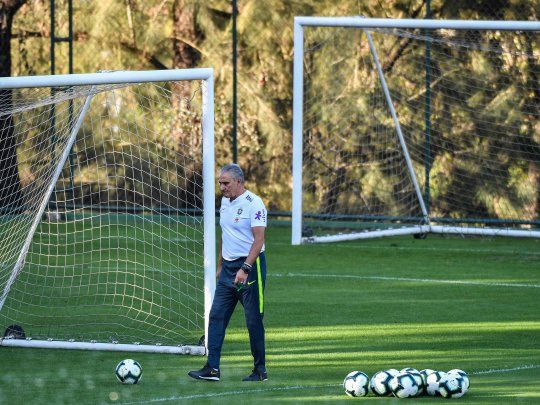 Tite piensa en cómo ganarle a Argentina.