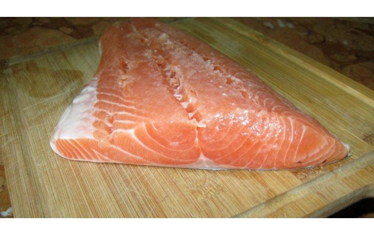 Según un estudio, más del 60% del salmón rosado consumido en Ciudad está contaminado