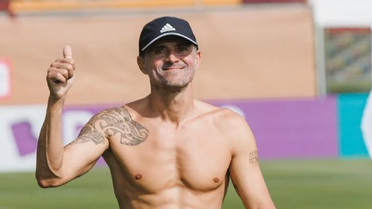 The curious training of the PSG technical director. The curious training of the PSG technical director.