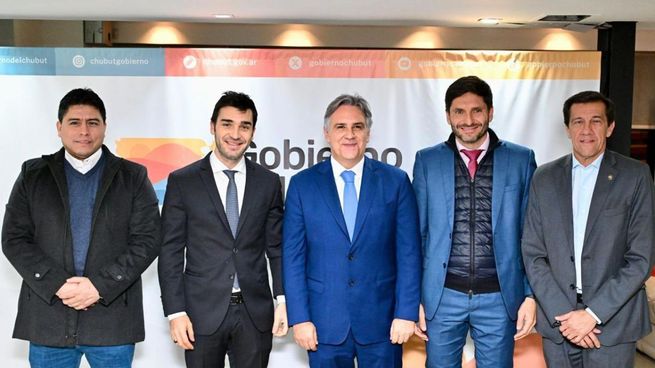 Claudio Vidal (Santa Cruz), IgnacioTorres (Chubut), Martín Llaryora (Córdoba), Maximiliano Pullaro (Santa Fe) yCarlos Sadir (Jujuy).