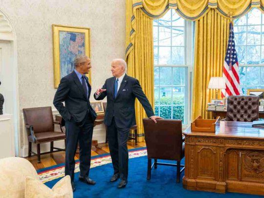 Más presión para Biden: Obama le soltó la mano