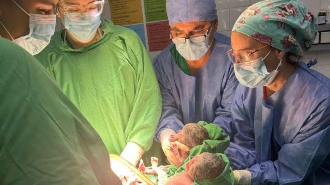 En este momento, las recién nacidas, Ainara, Amira y Ámbar permanecen en Neonatología para su recuperación en el Hospital Público Materno Infantil.